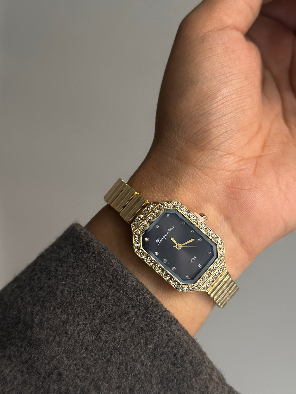 CRYSTAL BOOM( BLACK DIAL)
