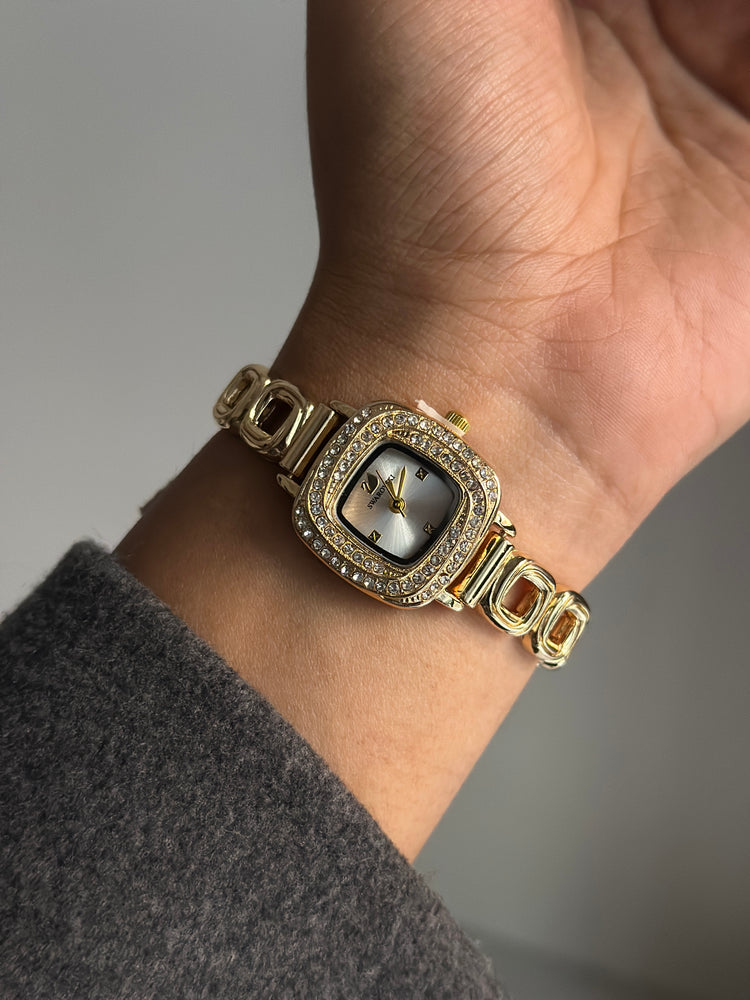 GARNET GRACE VINTAGE WATCH
