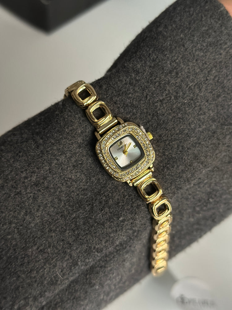 GARNET GRACE VINTAGE WATCH