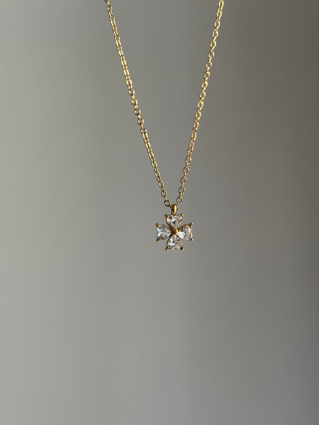 DIAMOND-CLOVER-NECKLACE