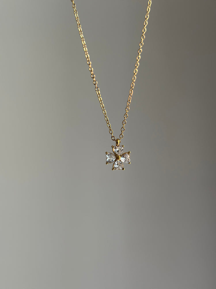 DIAMOND-CLOVER-NECKLACE