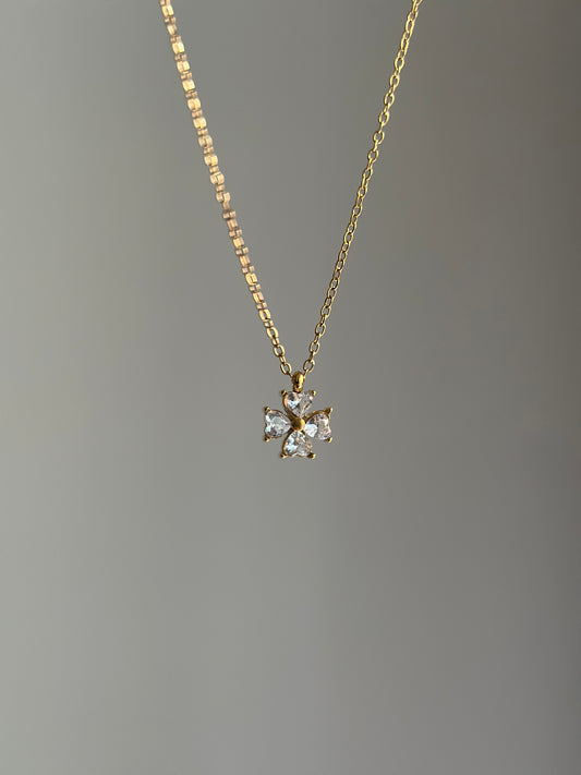 DIAMOND-CLOVER-NECKLACE