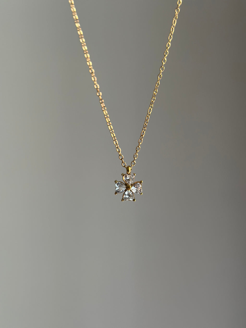 DIAMOND-CLOVER-NECKLACE