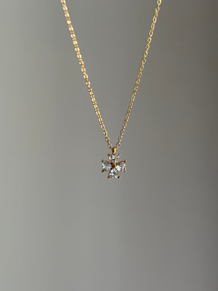 DIAMOND-CLOVER-NECKLACE