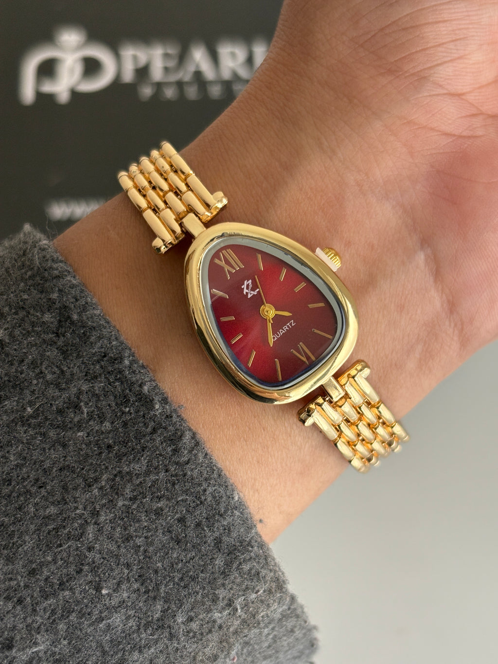 AUDREY VINTAGE WATCH ( RED DIAL)