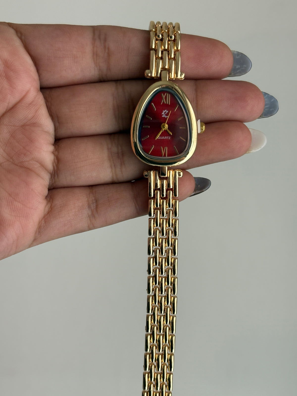 AUDREY VINTAGE WATCH ( RED DIAL)