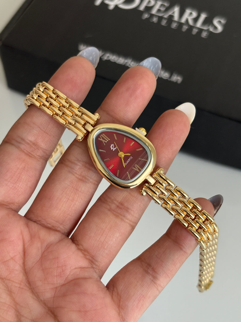 AUDREY VINTAGE WATCH ( RED DIAL)