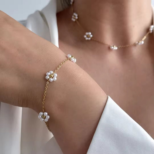 WHITE-FLORA-BRACELET
