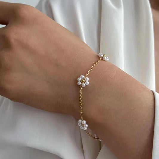 WHITE-FLORA-BRACELET