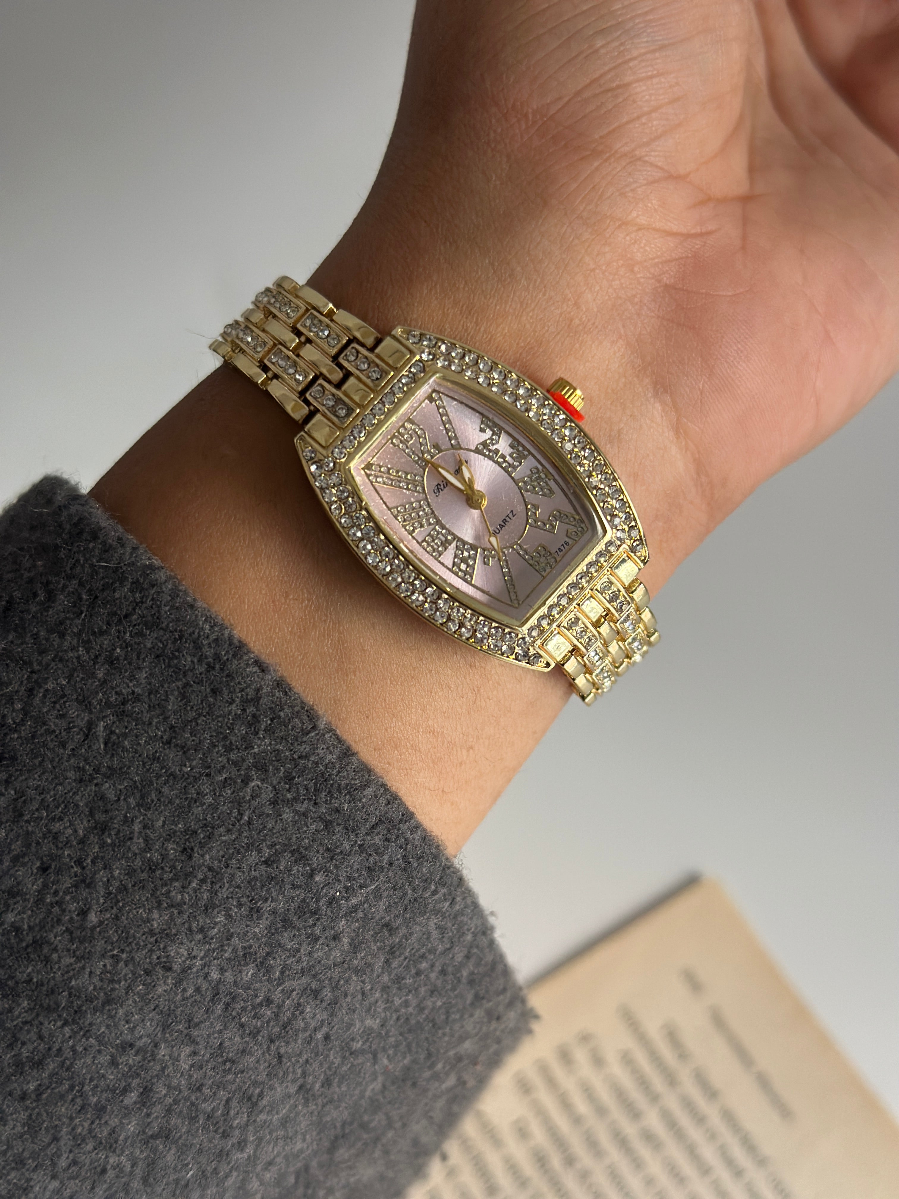 RICH GIRL VINTAGE WATCH ( PEACH DIAL)