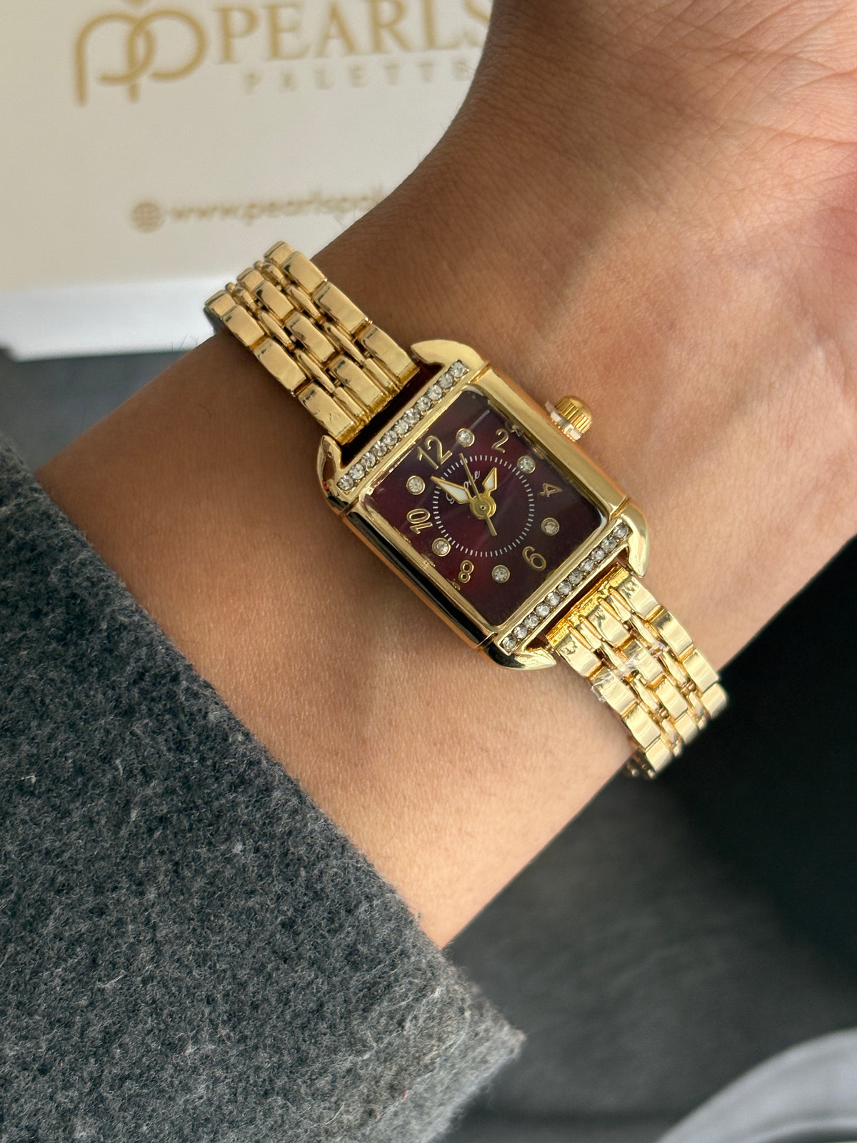 VICTORIA VINTAGE WATCH ( RED DIAL)