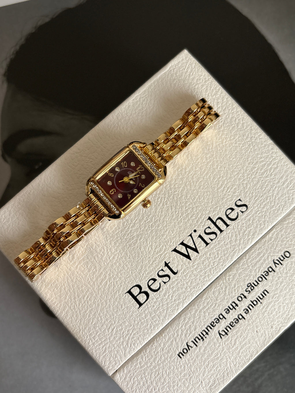 VICTORIA VINTAGE WATCH ( RED DIAL)