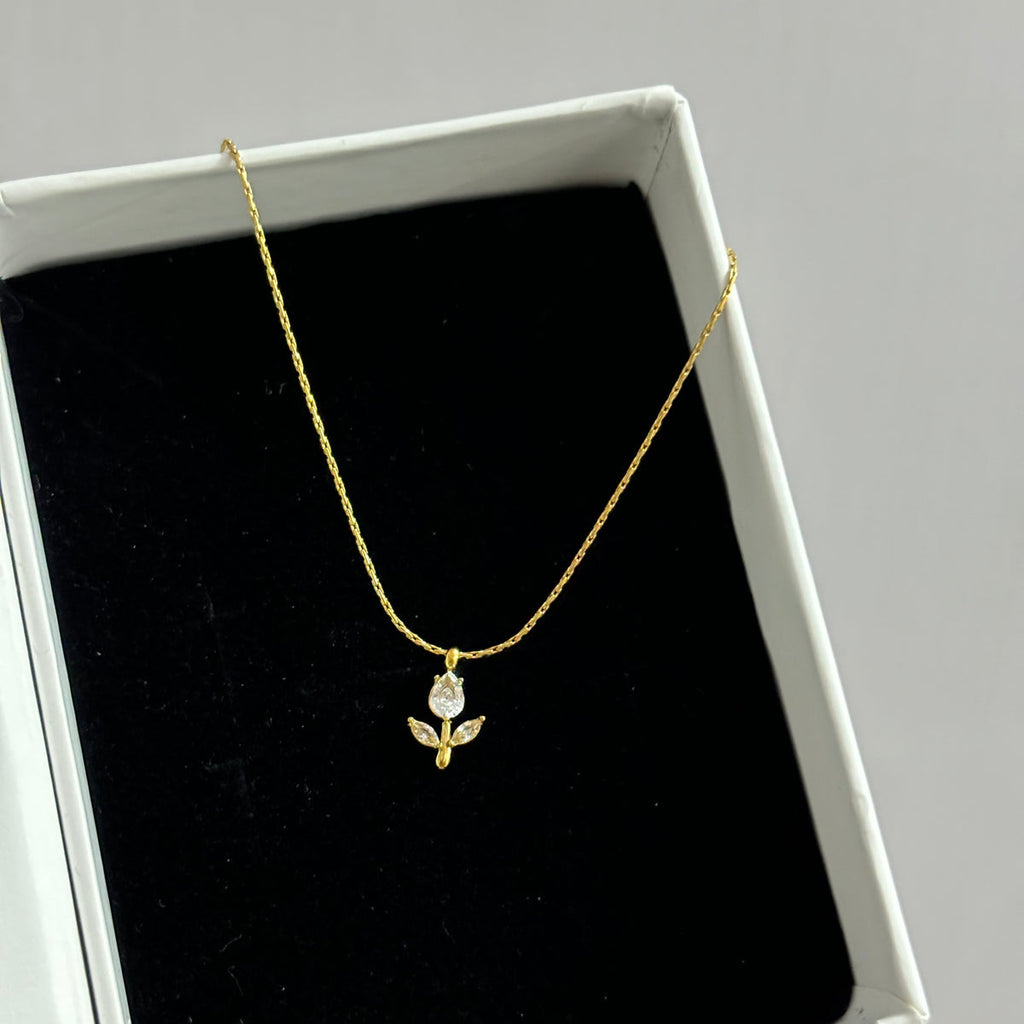 TULIP MINIMAL NECKLACE