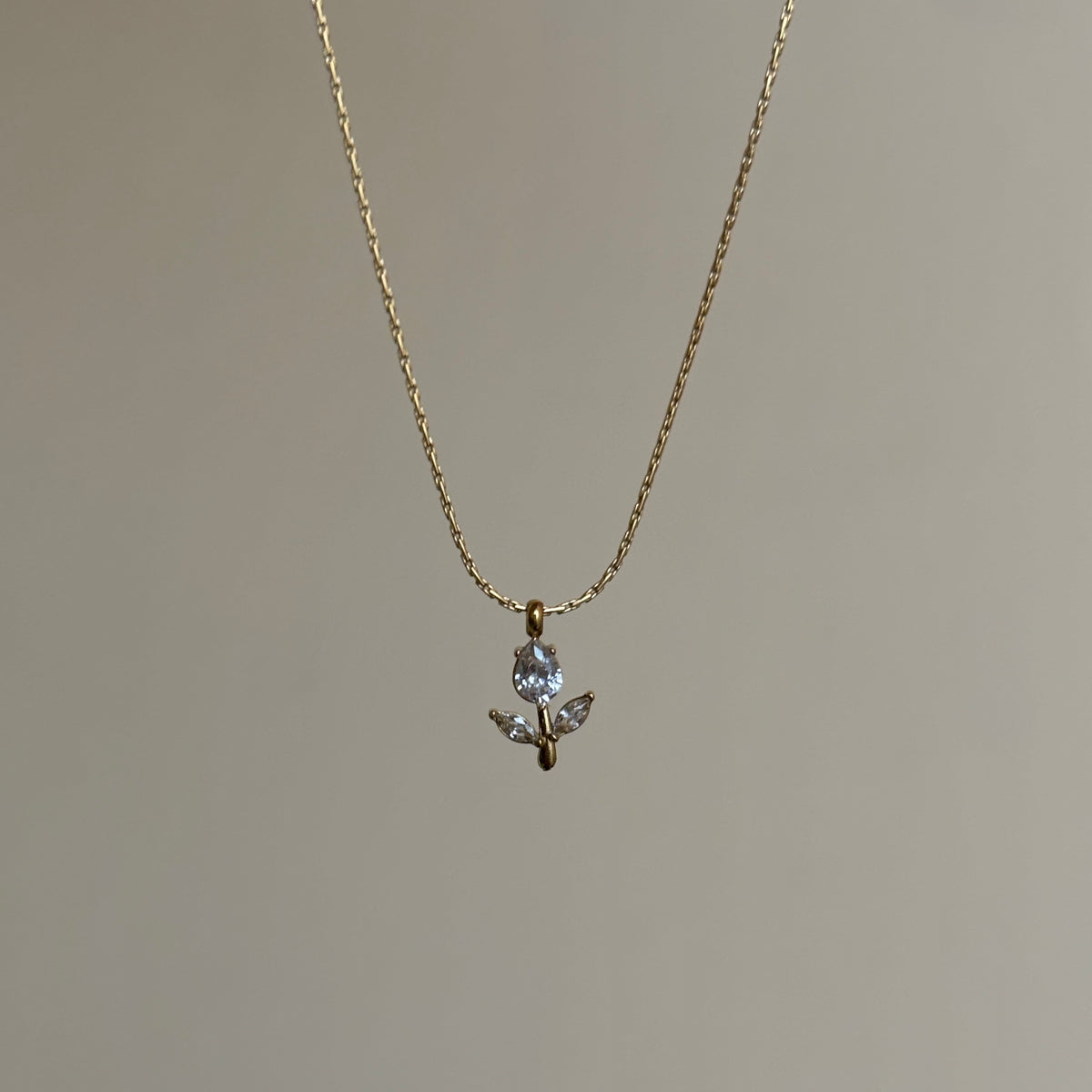 TULIP MINIMAL NECKLACE