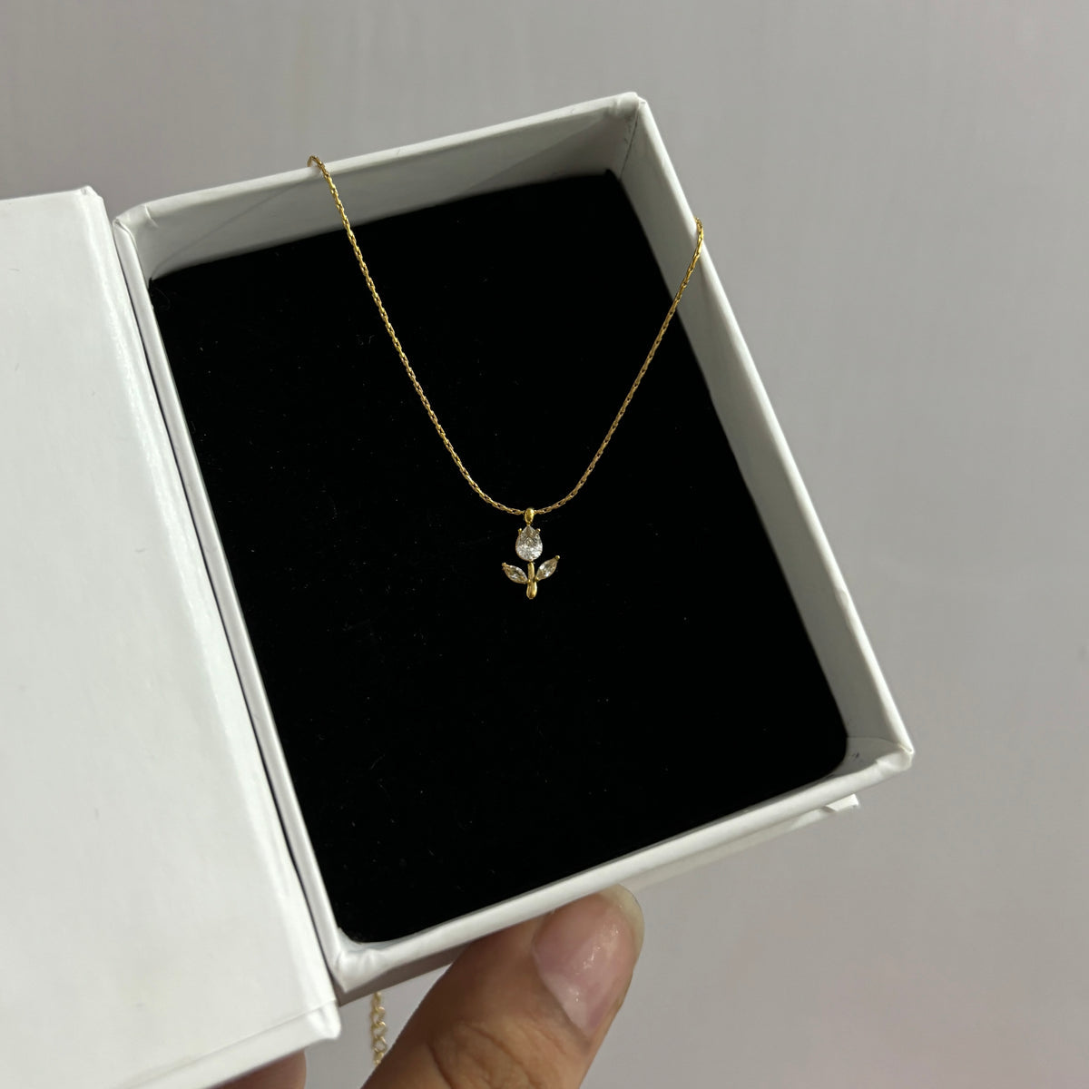 TULIP MINIMAL NECKLACE