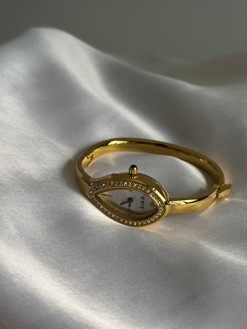 DUCHESS DIAL VINTAGE WATCH