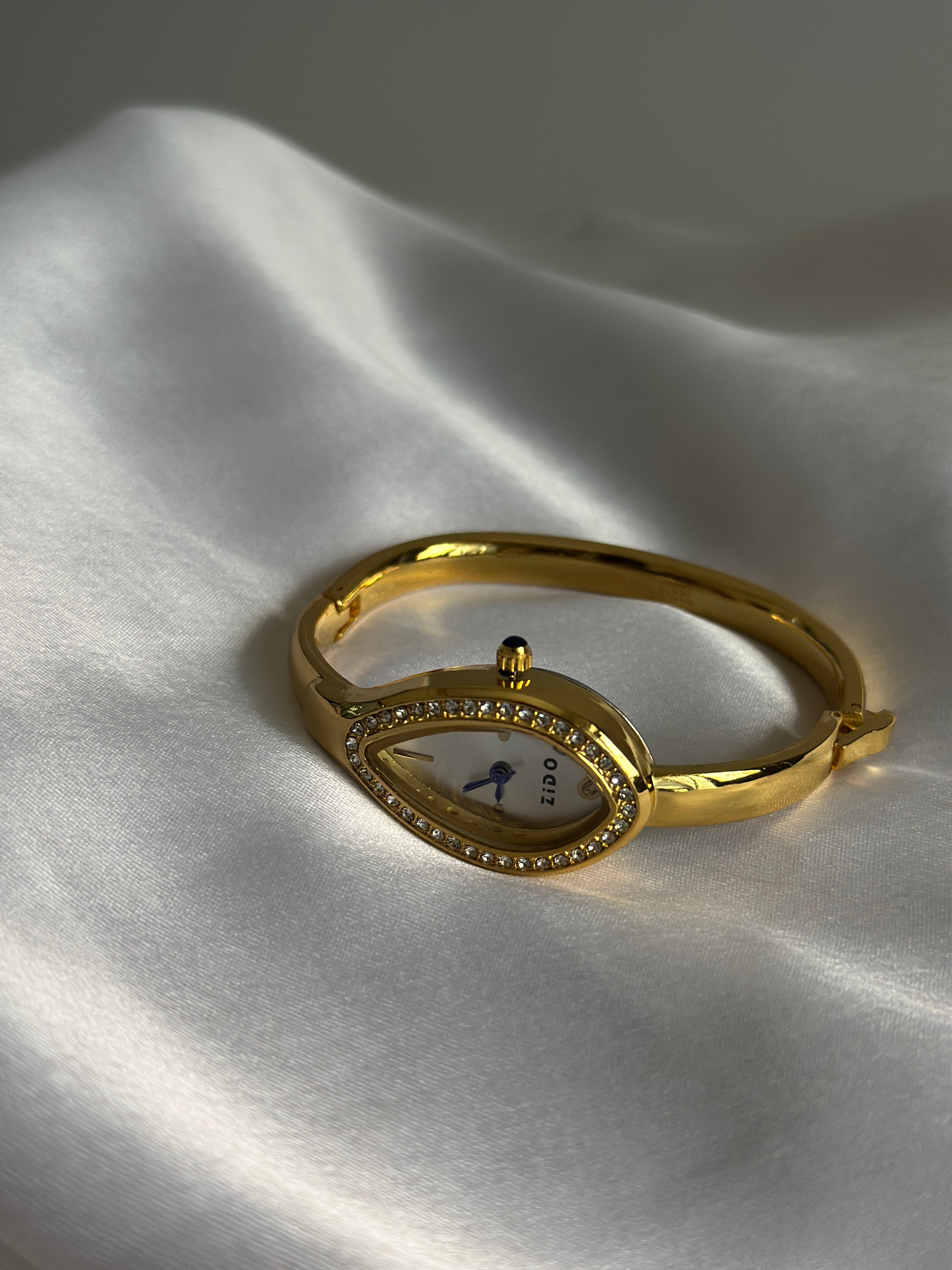 DUCHESS DIAL VINTAGE WATCH