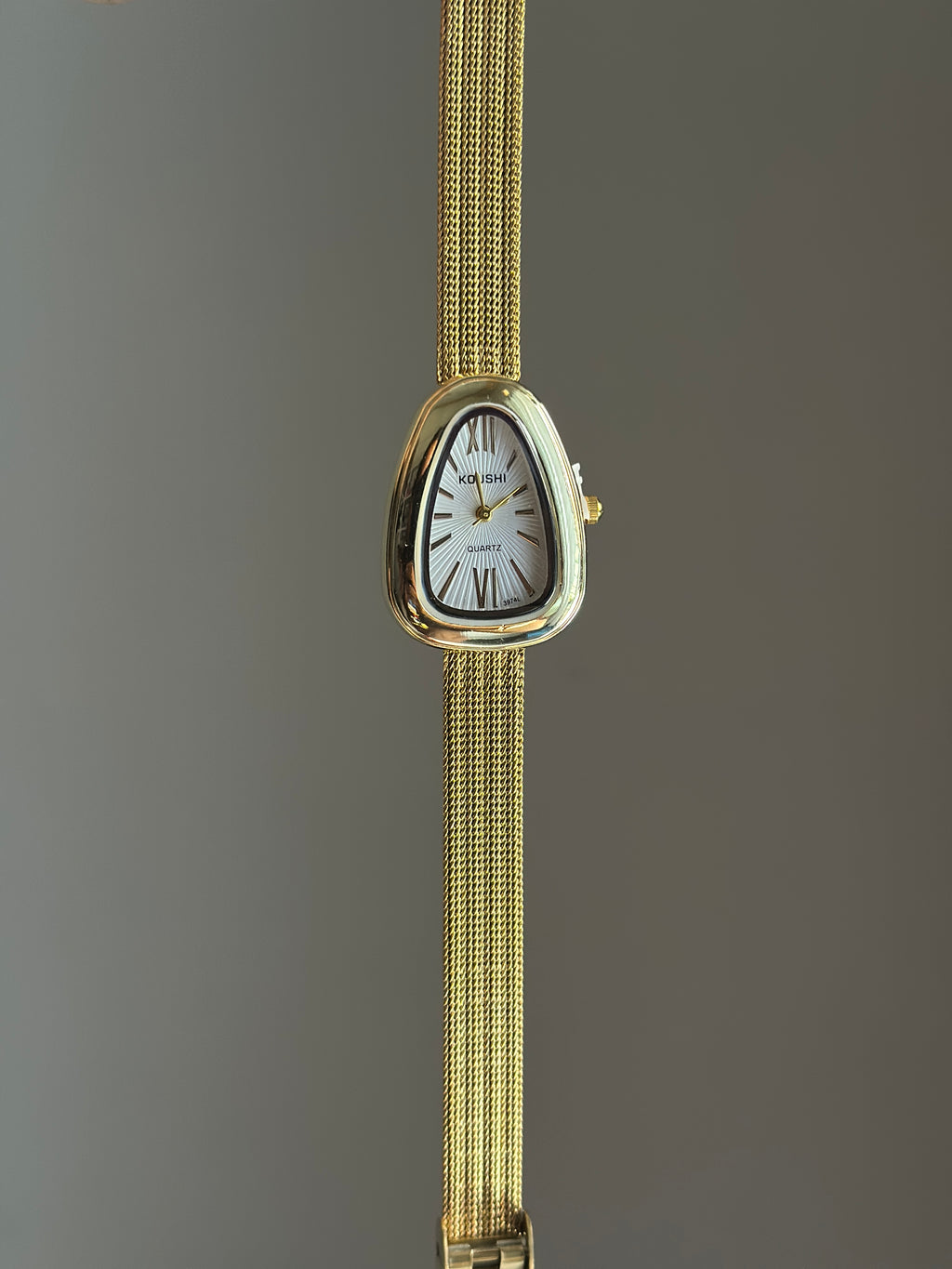 OLD MONEY CLASSIC VINTAGE WATCH