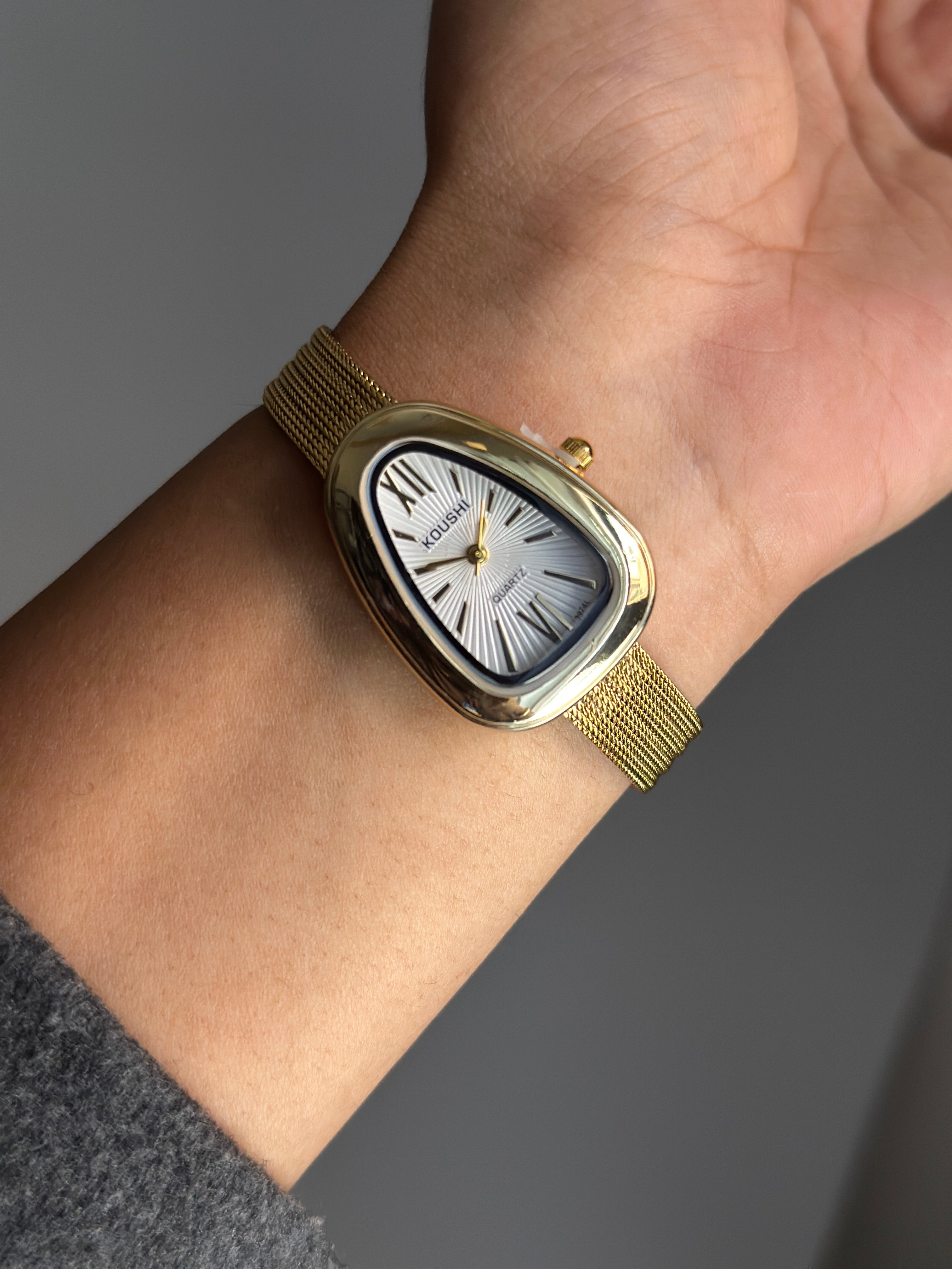 OLD MONEY CLASSIC VINTAGE WATCH