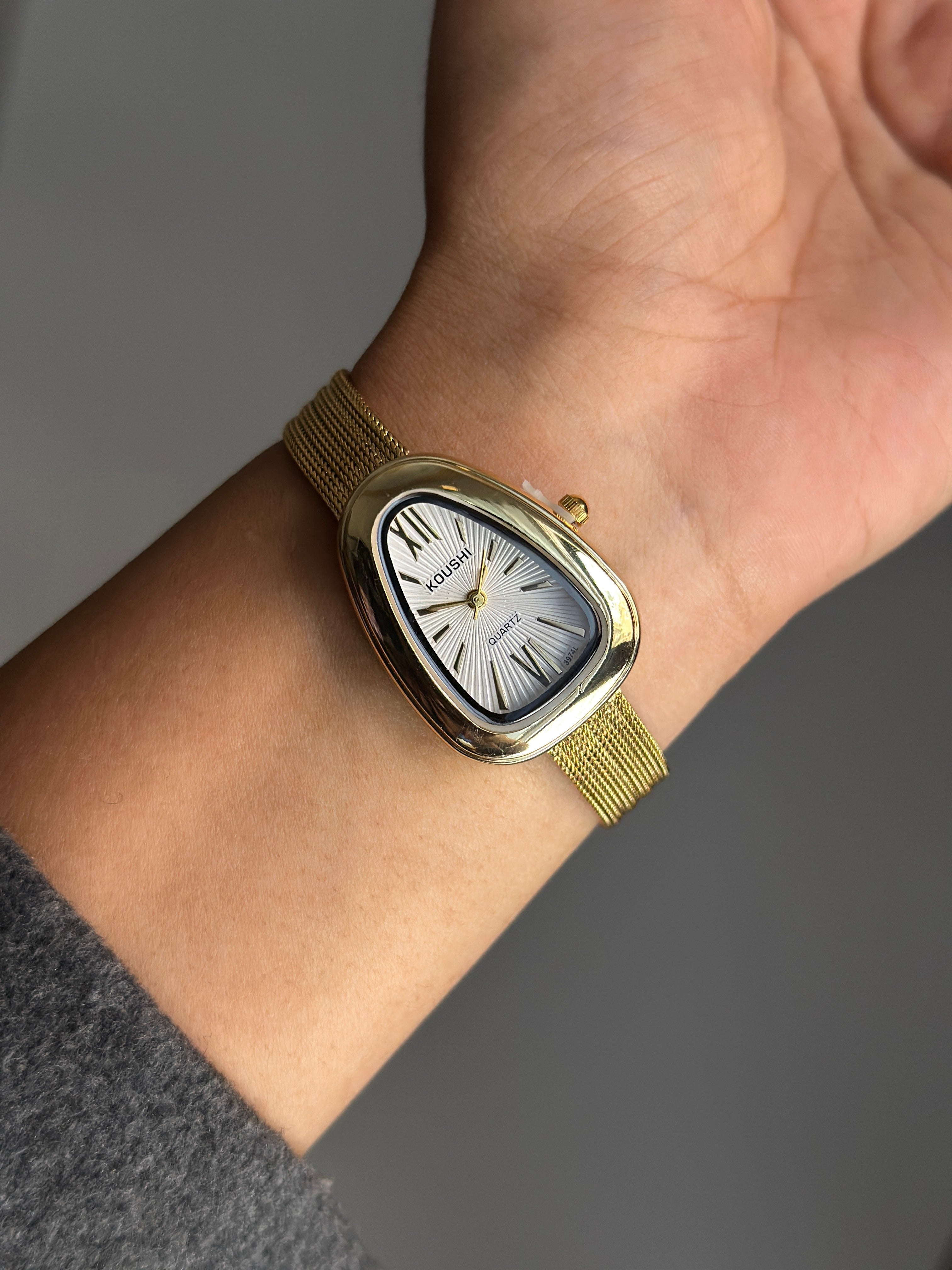 OLD MONEY CLASSIC VINTAGE WATCH