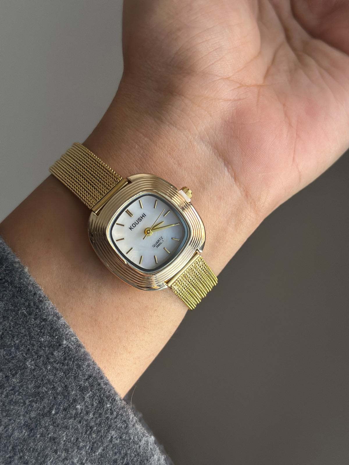 COASTAL CHARM VINTAGE WHITE DIAL