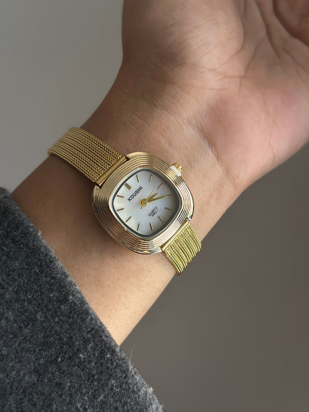 COASTAL CHARM VINTAGE WHITE DIAL