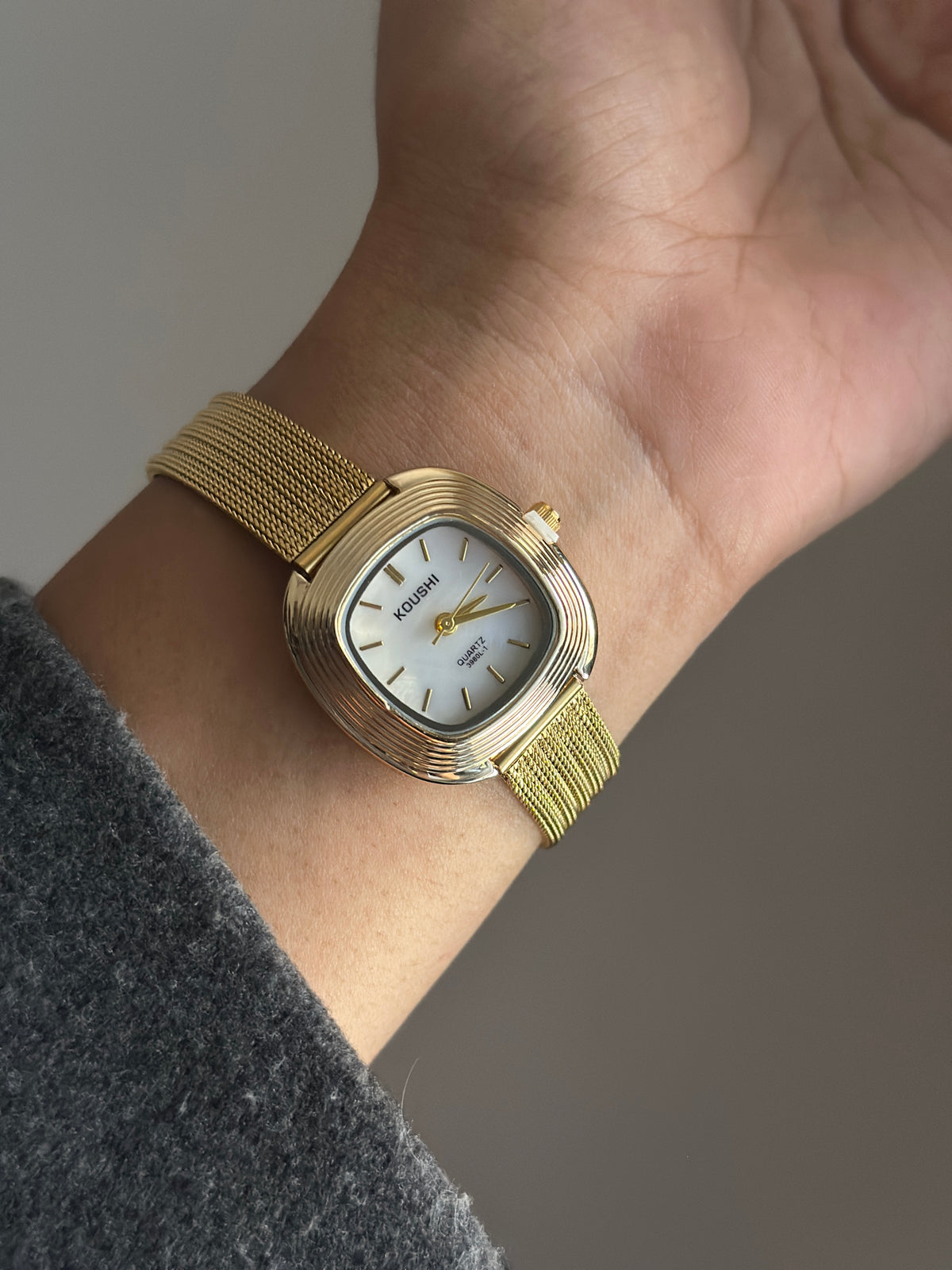 COASTAL CHARM VINTAGE WHITE DIAL