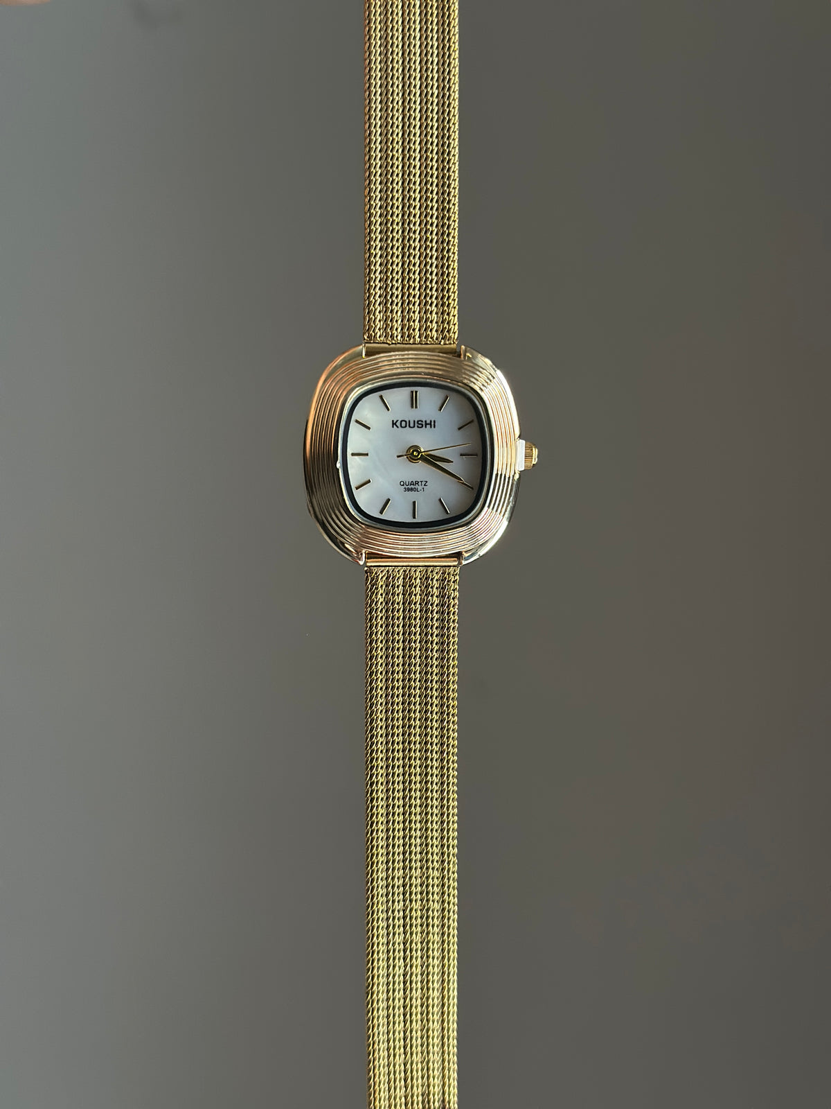 COASTAL CHARM VINTAGE WHITE DIAL