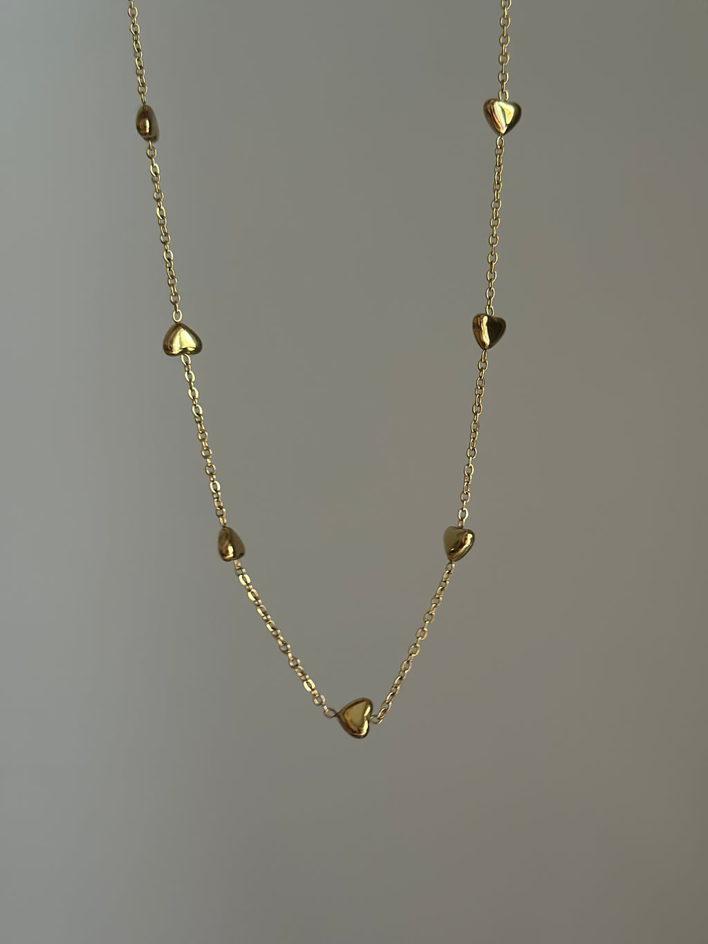 Heart-line-glow- necklace