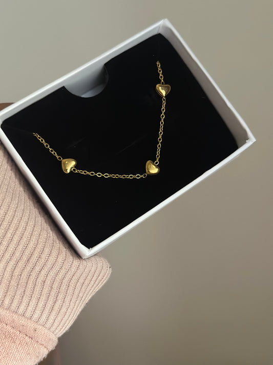 Heart-line-glow- necklace