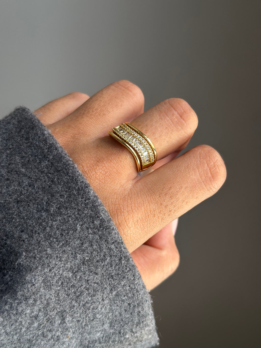 VENESA ADJUSTABLE RING