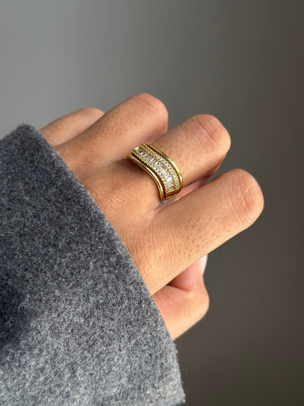 VENESA ADJUSTABLE RING