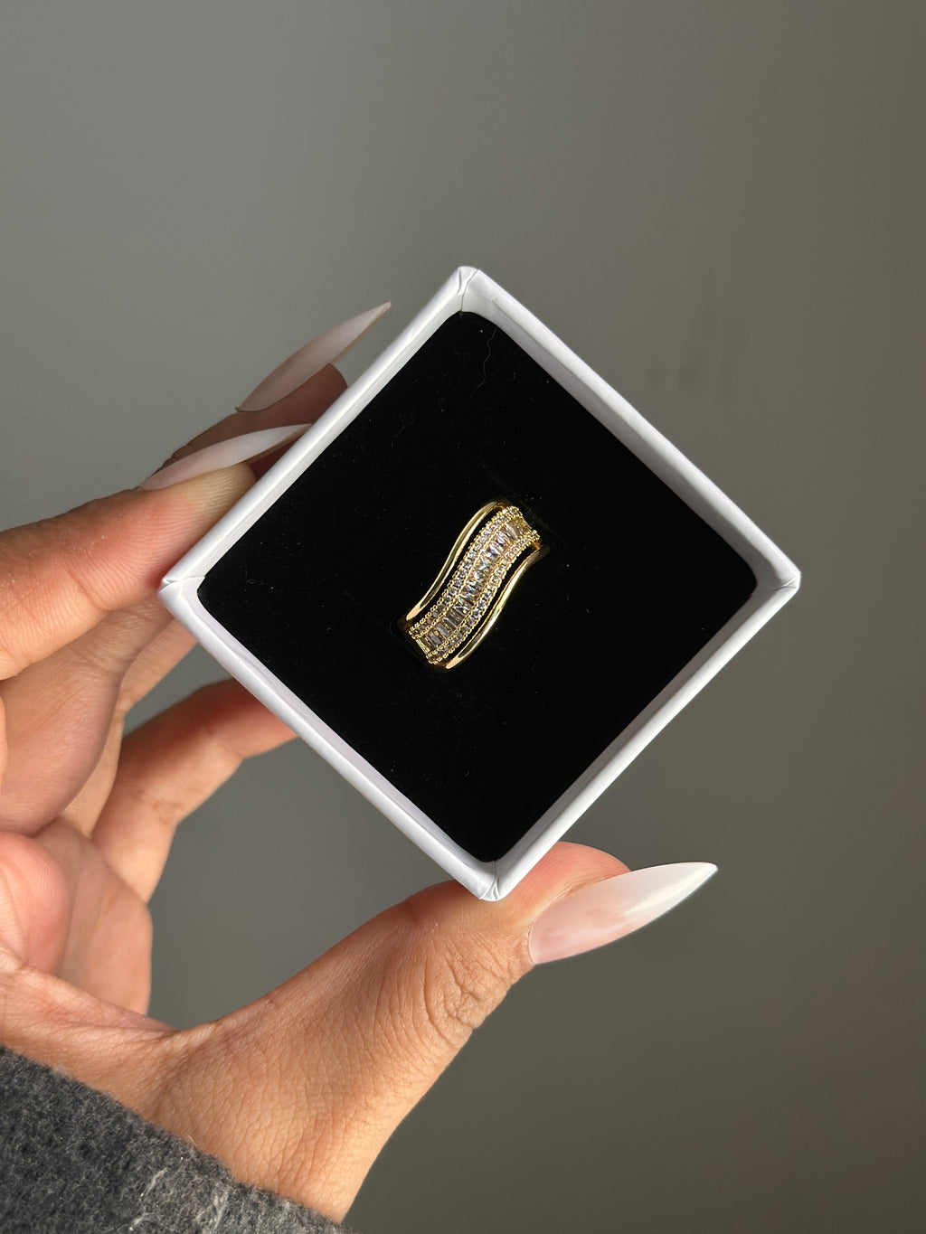 VENESA ADJUSTABLE RING