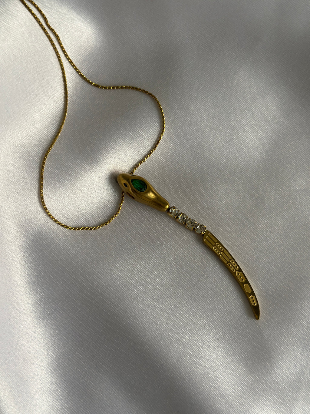 VENOM NECKLACE