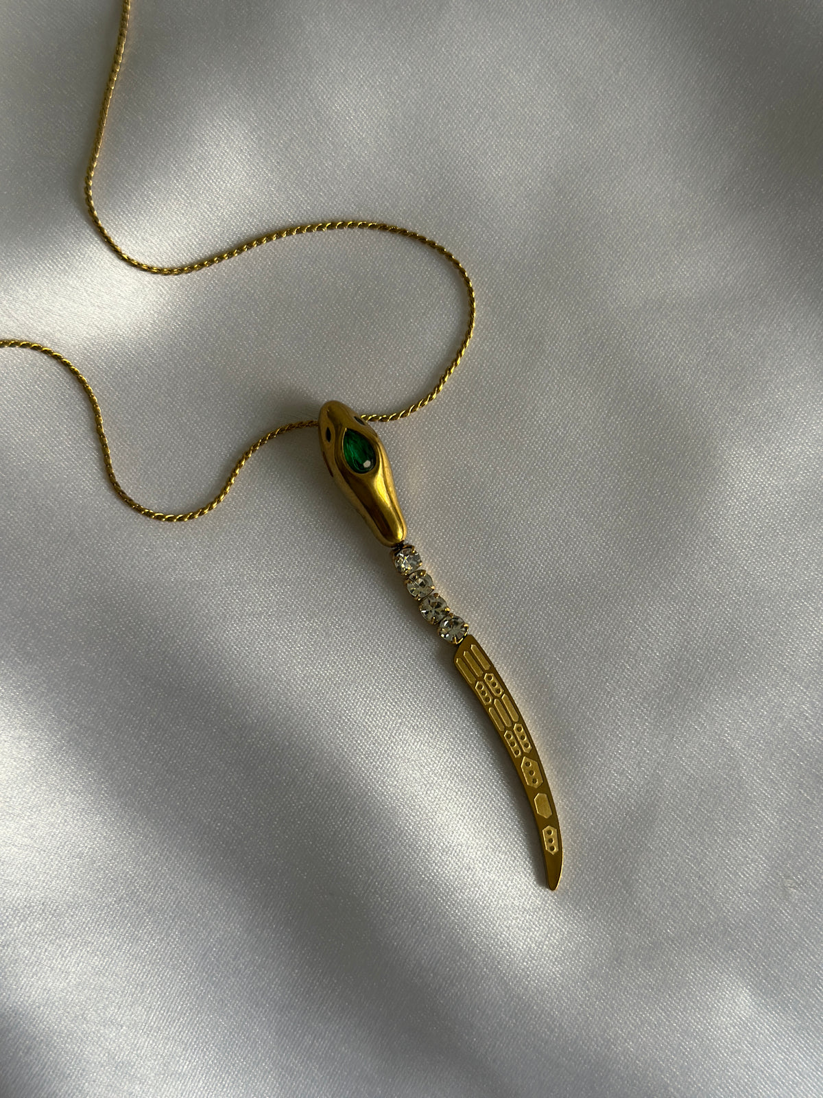 VENOM NECKLACE