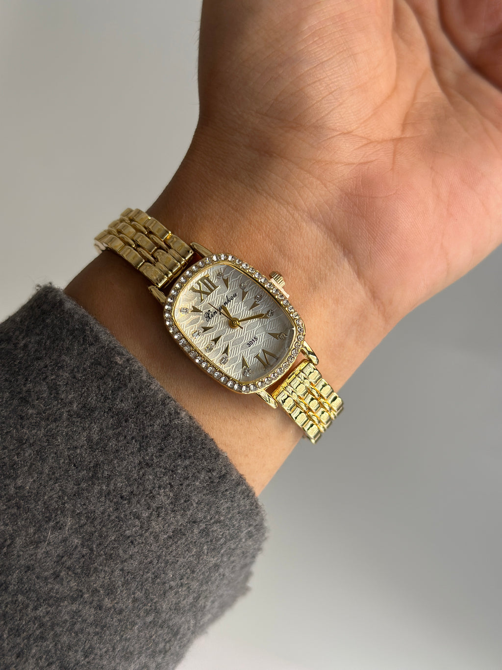 ELIZABETH VINTAGE WATCH