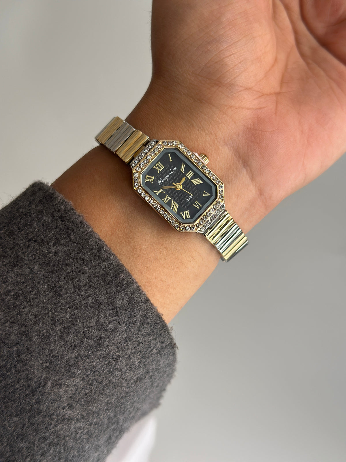 BLACK ROSE VINTAGE WATCH