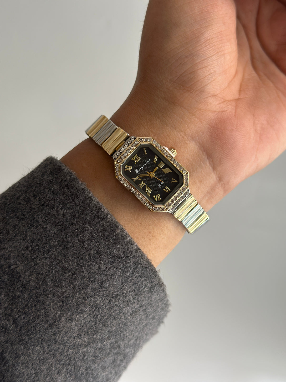 BLACK ROSE VINTAGE WATCH