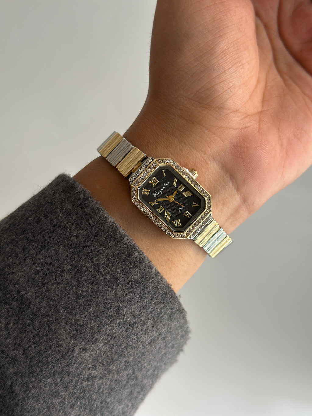 BLACK ROSE VINTAGE WATCH
