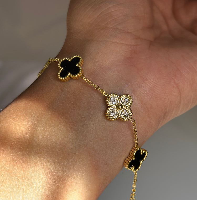 Black-Diamond-Clover- Bracelet(Best -Selling)
