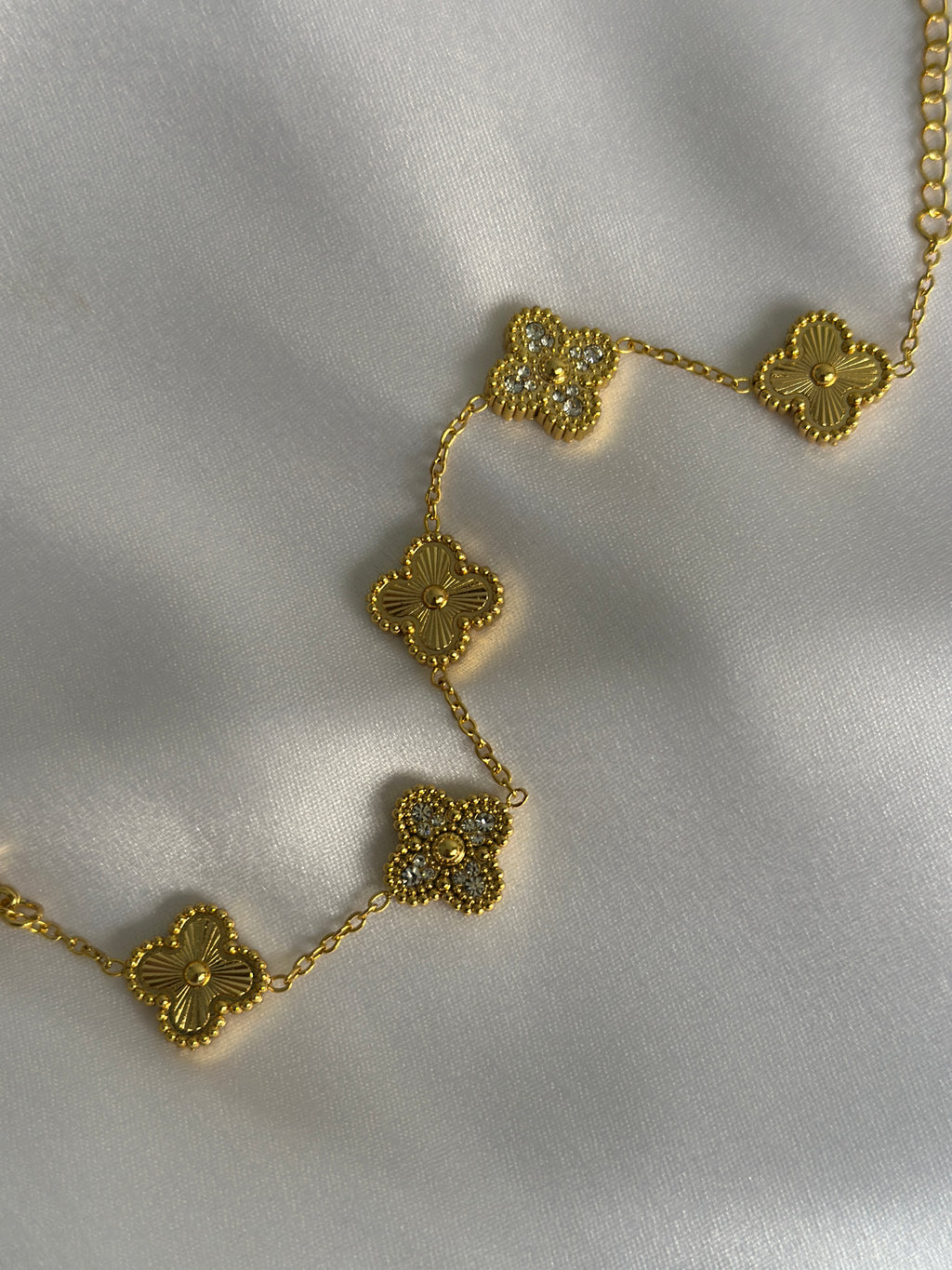 Gold-Clover-Diamond-Studded-Bracelet(Best-Selling)