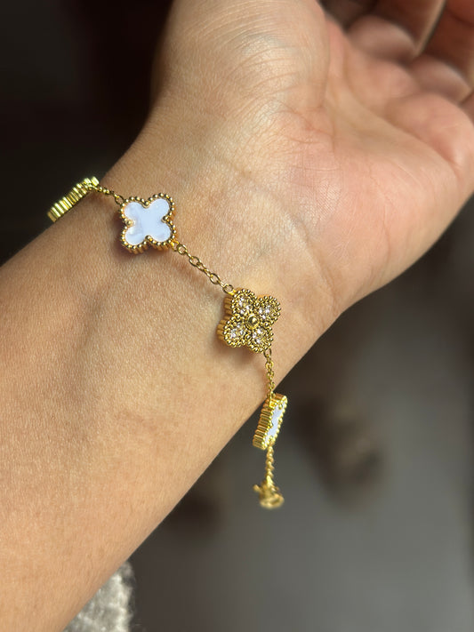 White-Clover-Diamond-Studded-Bracelet( Best-selling)