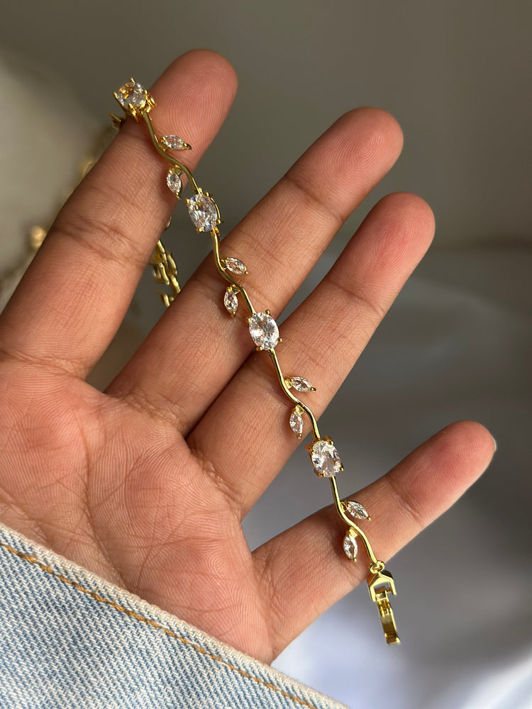 AMMY-Viral-Coconut-TULIP-BRACELET ( Gold)