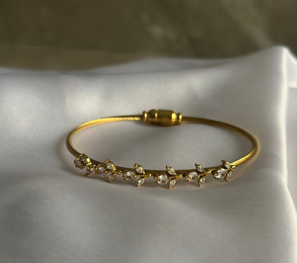 WHITE TULIP BRACELET