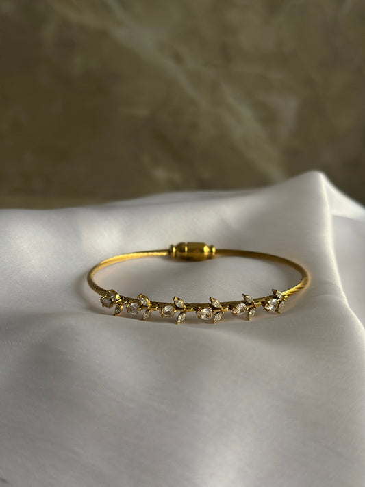WHITE TULIP BRACELET