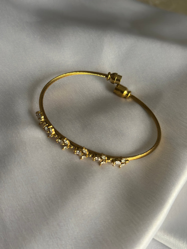 WHITE TULIP BRACELET