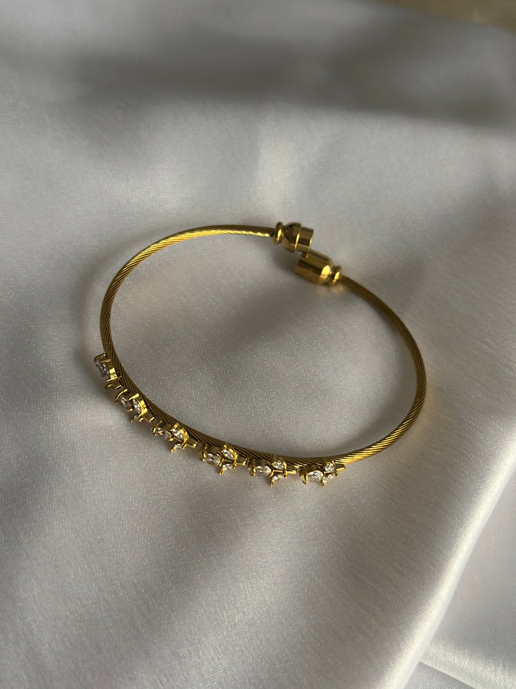WHITE TULIP BRACELET