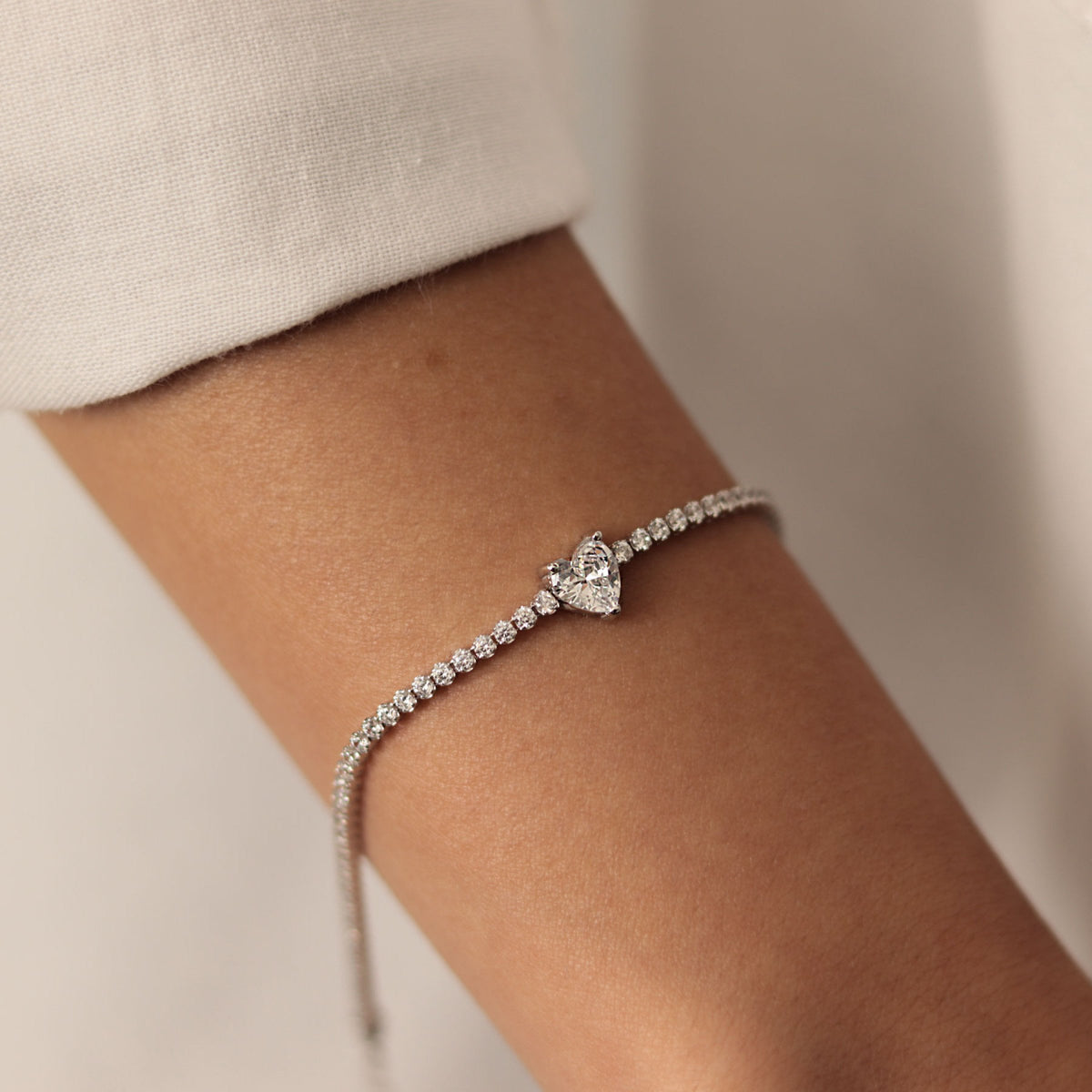 AMORA-HEART-BRACELET