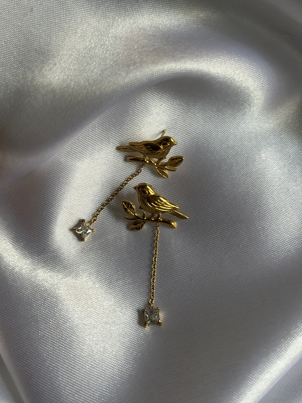 ROBIN ‘S PERCH EARRINGS