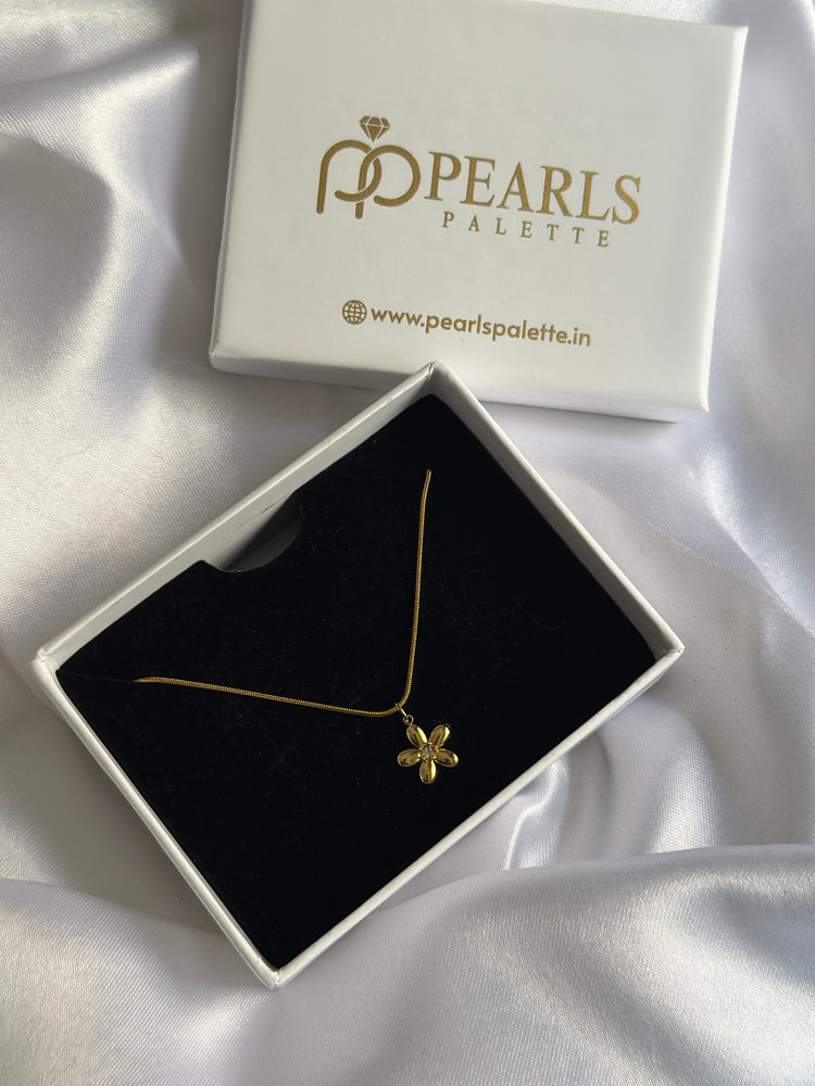 FLORA VINE NECKLACE